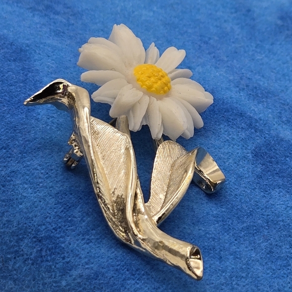 Sarah Coventry Vintage 1969 Daisy Brooch/Pin - Picture 2 of 6